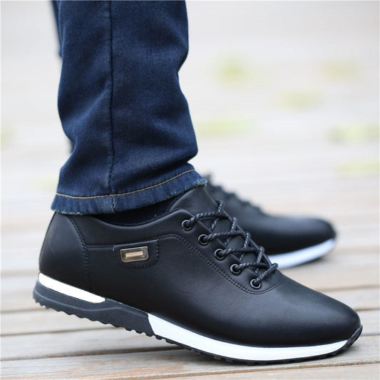 Herren Sneaker mit Mesh-Obermaterial und Schnürung - schwarz