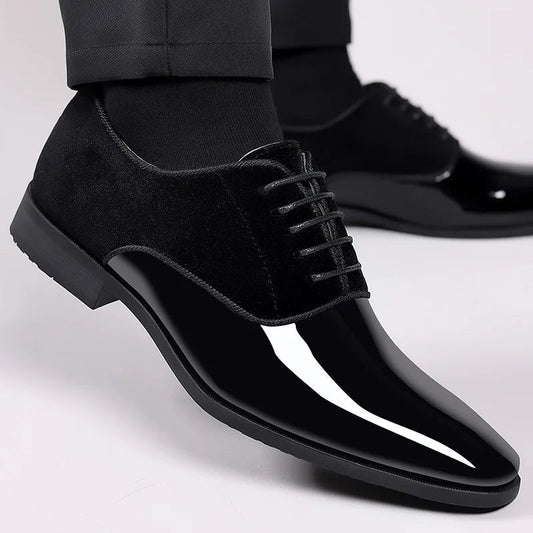 Schnürschuhe Herren mit spitzer Form