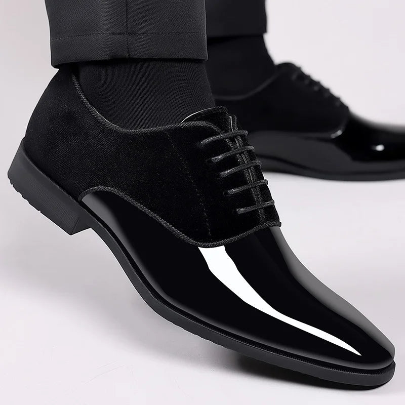 Schnürschuhe Herren mit spitzer Form