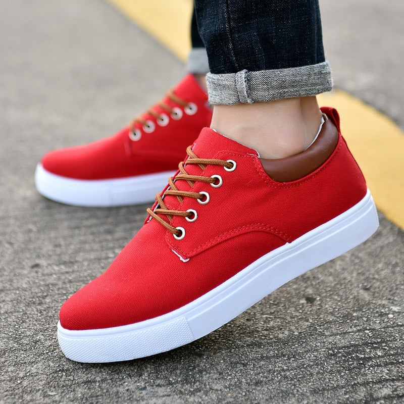 Herren Sneakers mit Schnürsenkeln und Profilsohle - rot