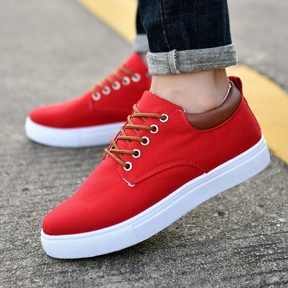 Herren Sneakers mit Schnürsenkeln und Profilsohle - rot