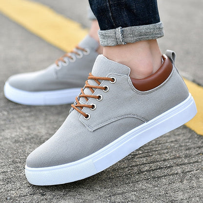 Herren Sneakers mit Schnürsenkeln und Profilsohle - grau